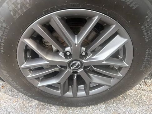 Used 2023 Nissan Rogue S AWD/4WD image 3