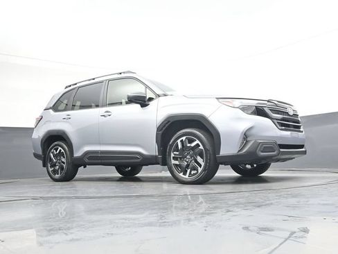 Used 2025 Subaru Forester Limited AWD/4WD image 30