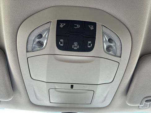Used 2024 Chrysler Pacifica Touring-L FWD image 33