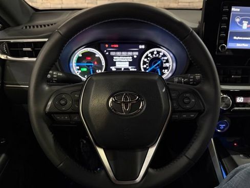 Used 2022 Toyota Venza XLE AWD/4WD image 17