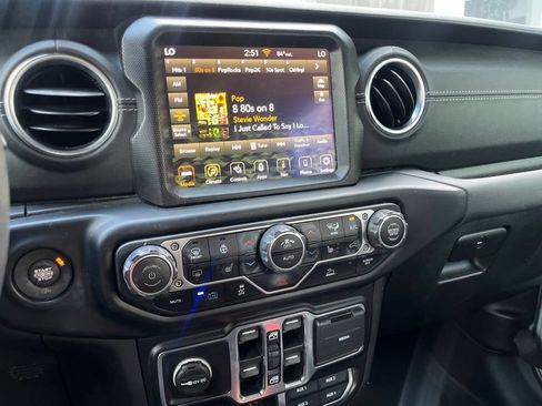 Used 2023 Jeep Wrangler Unlimited Sahara w/ Cold Weather Group AWD/4WD image 2