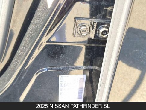 Used 2025 Nissan Pathfinder SL FWD image 26