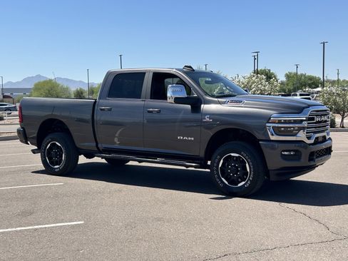 Used 2025 RAM 2500 Laramie AWD/4WD image 7