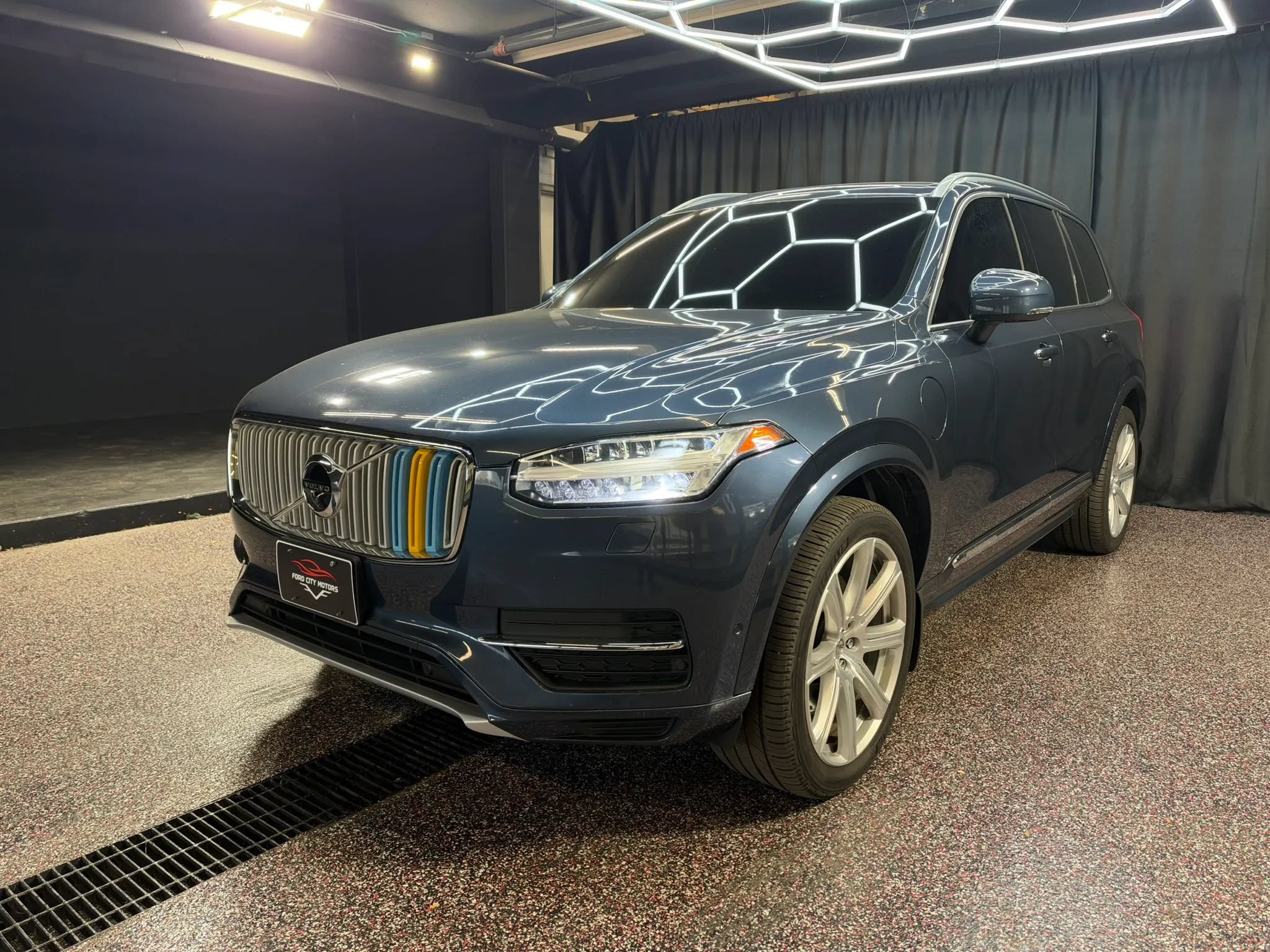 Used 2018 Volvo XC90 T8 Inscription w/ Convenience Package AWD/4WD image 3