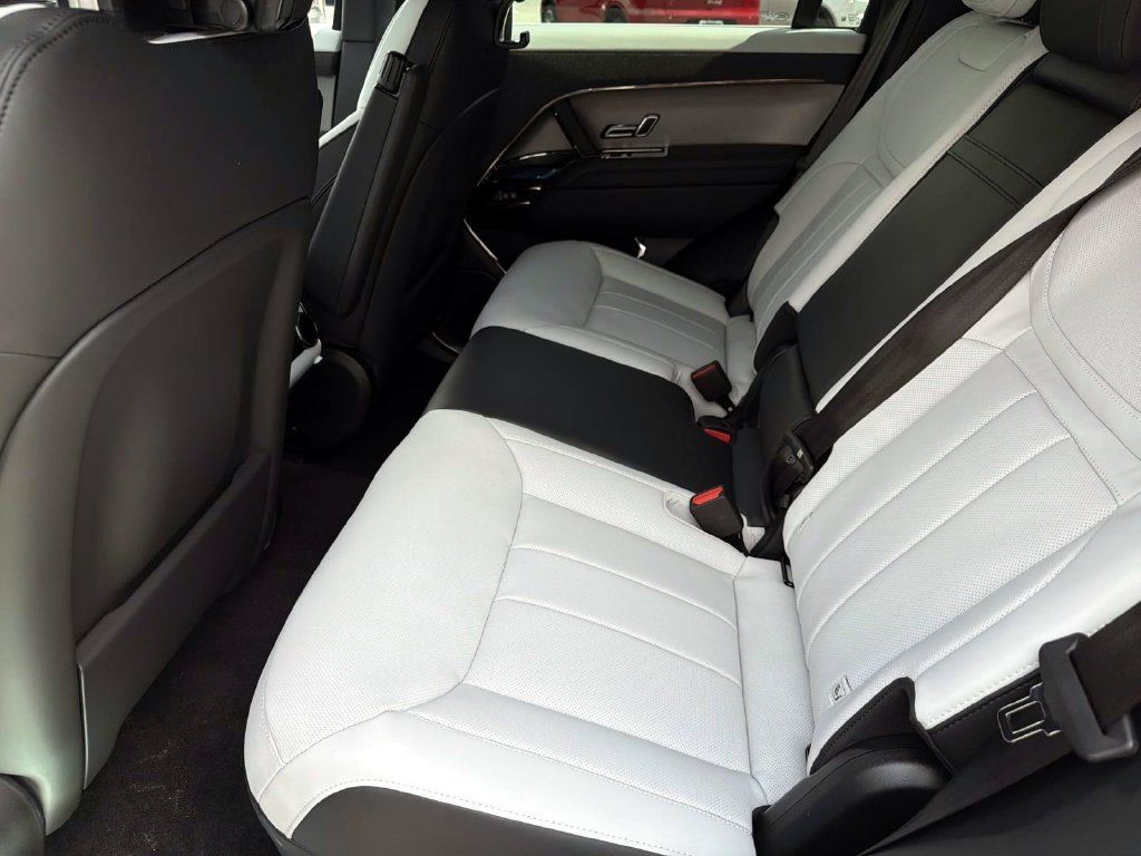 New 2026 Land Rover Range Rover Sport Dynamic SE AWD/4WD image 12