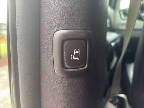 Used 2015 Kia Sedona SX Limited image 23