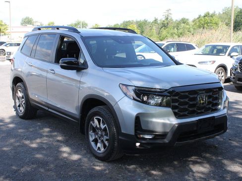 Certified 2023 Honda Passport TrailSport image 3