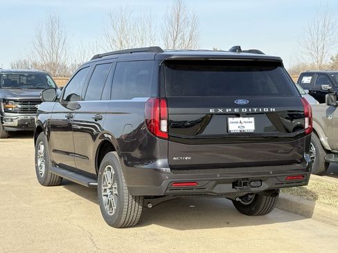 New 2026 Ford Expedition Active image 5