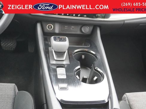Used 2023 Nissan Rogue SV image 16