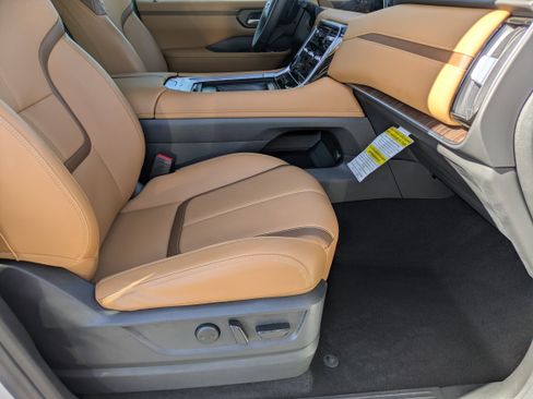 Used 2025 Nissan Armada SL w/ Captain's Chari Seat Package RWD image 11