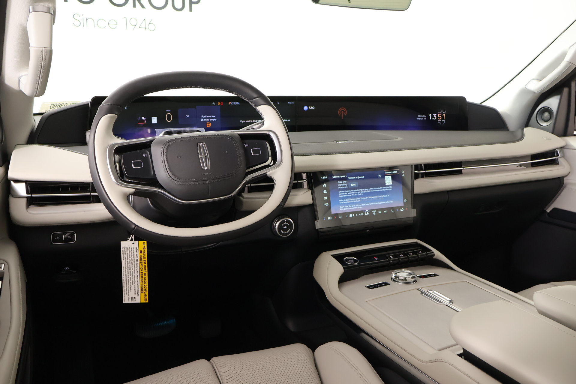 New 2026 Lincoln Navigator Premiere AWD/4WD image 2
