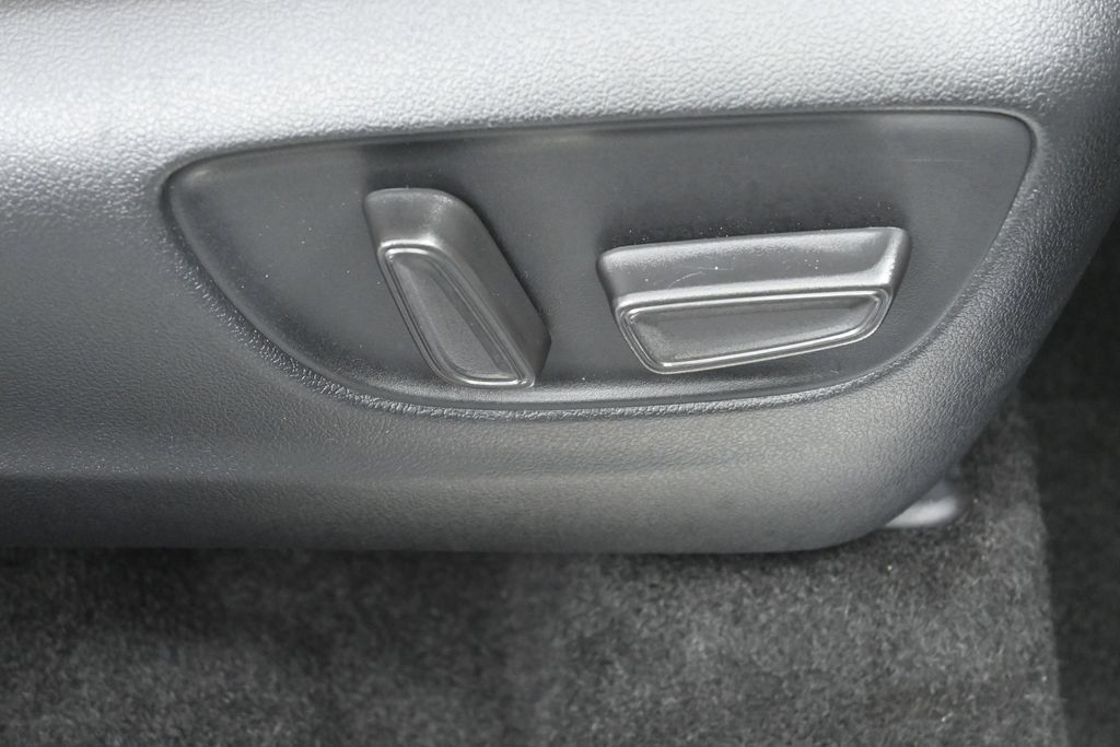 Used 2026 Toyota Highlander Platinum AWD/4WD image 39