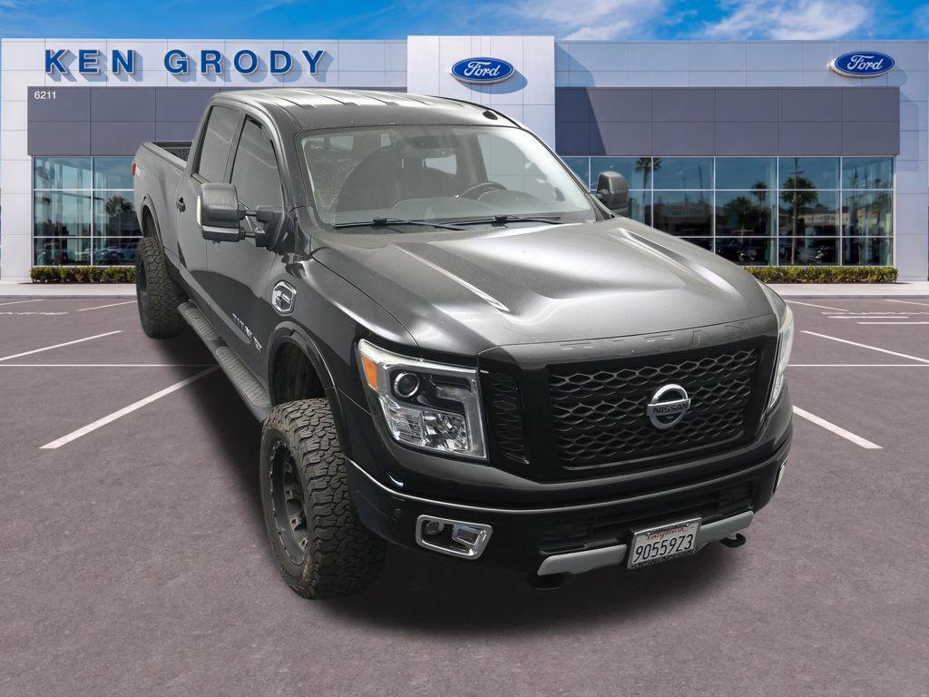 Used 2019 Nissan Titan PRO-4X w/ Pro-4x Convenience Package AWD/4WD image 11