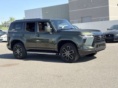 Used 2025 Lexus GX 550 w/ Cold Area Package AWD/4WD image 4