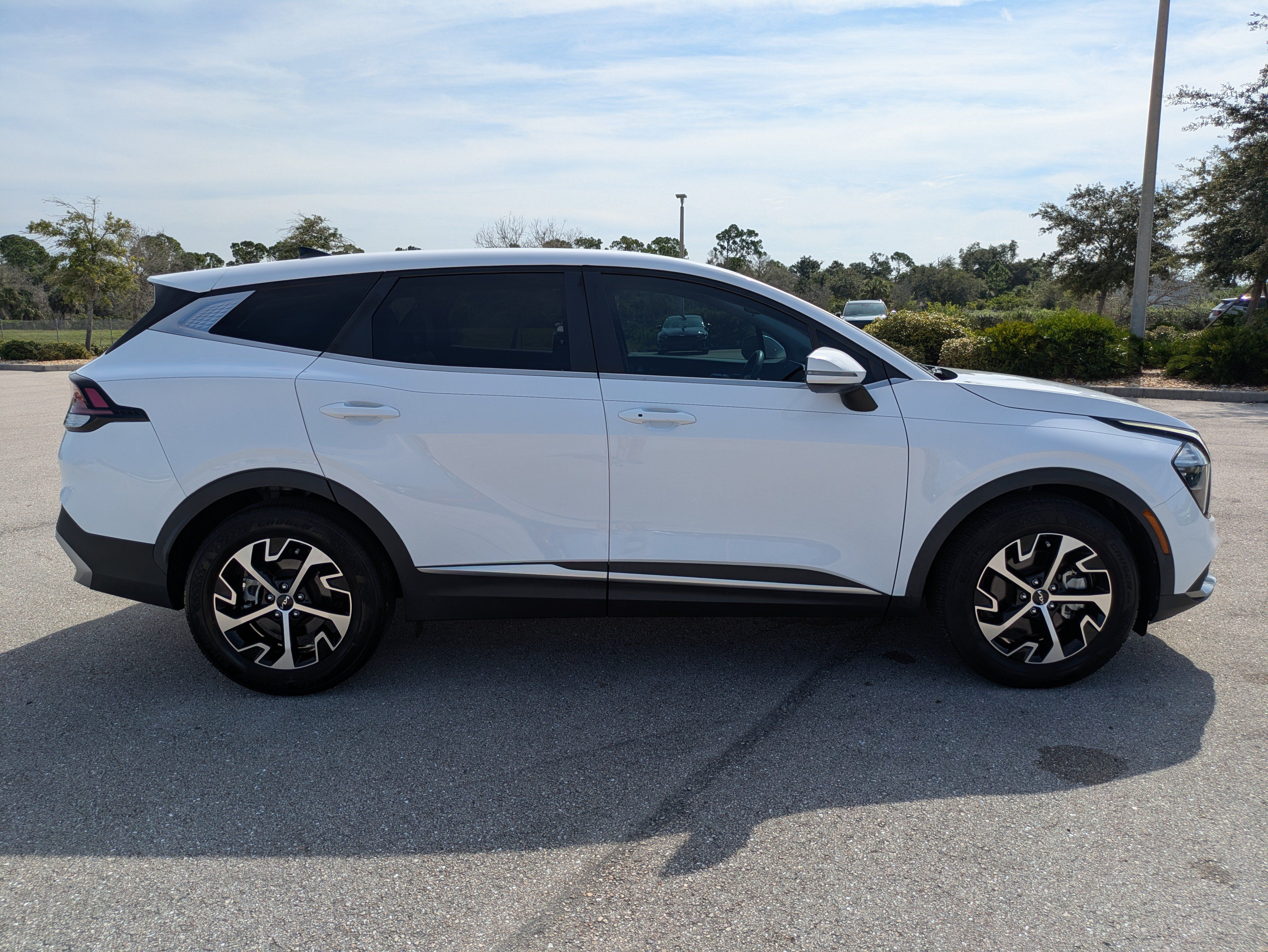 Used 2023 Kia Sportage EX FWD image 3