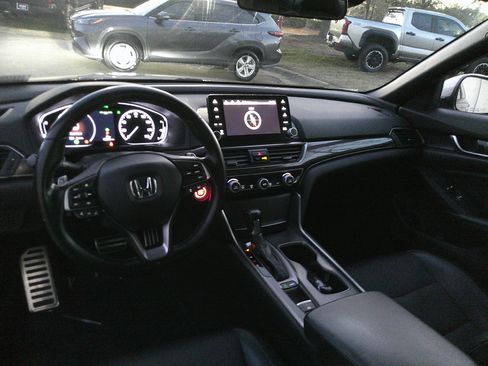 Used 2018 Honda Accord Sport image 31