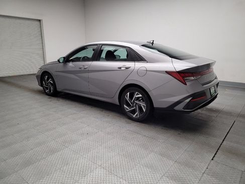 Used 2025 Hyundai Elantra SEL image 3