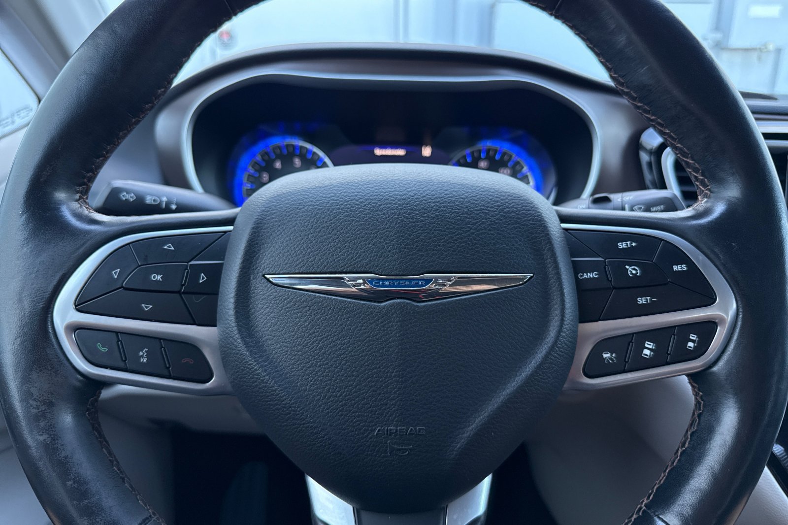Used 2019 Chrysler Pacifica Touring Plus w/ Advanced Safetytec Group FWD image 36