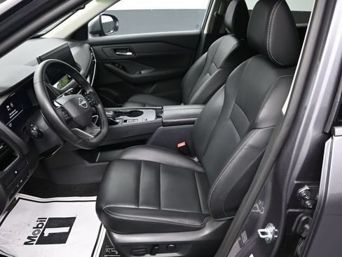 Used 2025 Nissan Rogue SL FWD image 14