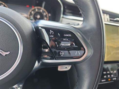 Used 2024 Jaguar F-PACE R-Dynamic S image 21