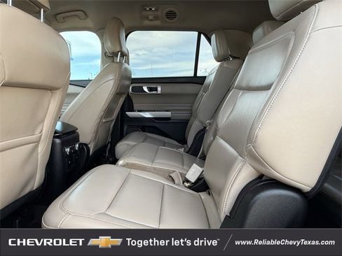 Used 2021 Ford Explorer XLT w/ Equipment Group 202A image 31