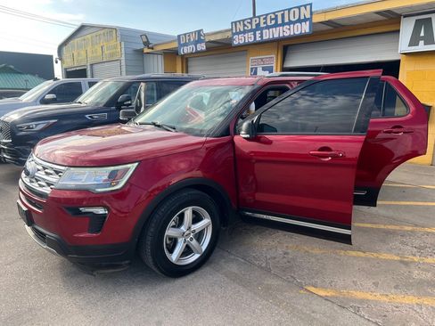 Used 2019 Ford Explorer XLT w/ Equipment Group 202A FWD image 10