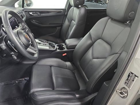 Used 2025 Porsche Macan image 5