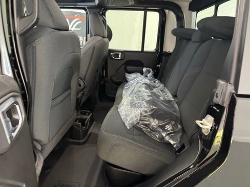 Used 2024 Jeep Gladiator Sport image 15