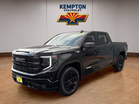 Used 2023 GMC Sierra 1500 Elevation RWD image 2