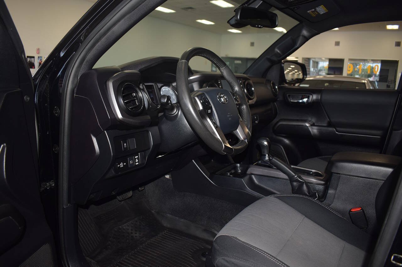 Used 2020 Toyota Tacoma TRD Off-Road AWD/4WD image 22