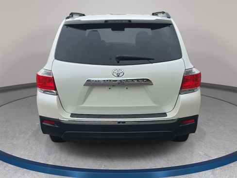 Used 2013 Toyota Highlander SE FWD image 6