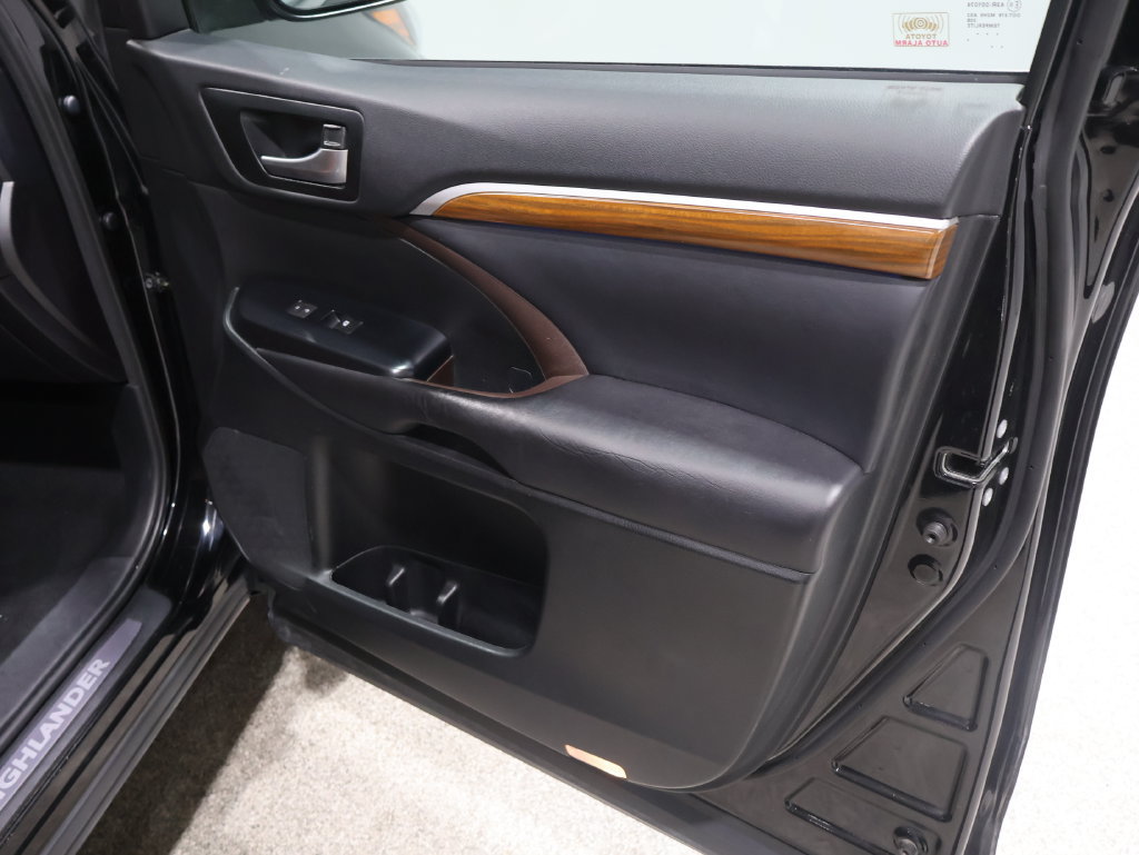 Used 2017 Toyota Highlander Limited AWD/4WD image 26