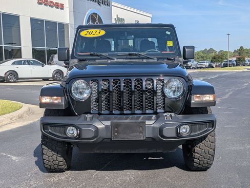 Used 2023 Jeep Gladiator Willys AWD/4WD image 8