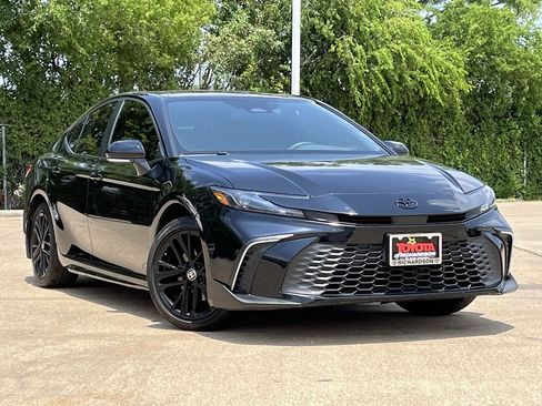 Used 2026 Toyota Camry SE FWD image 2