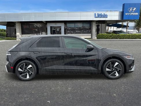 New 2025 Hyundai Ioniq 5 SE image 8