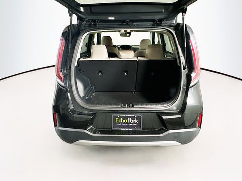 Used 2023 Kia Soul LX image 29