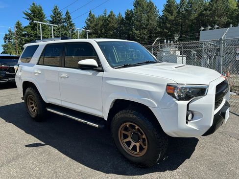Used 2017 Toyota 4Runner TRD Pro AWD/4WD image 3