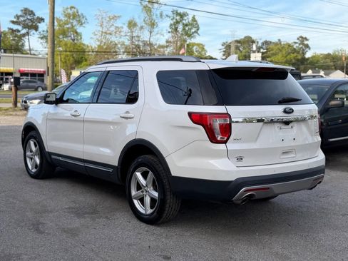 Used 2016 Ford Explorer XLT w/ Equipment Group 202A image 6