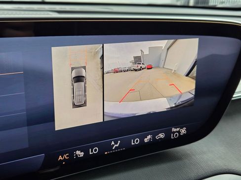 Used 2025 Buick Enclave Preferred image 18