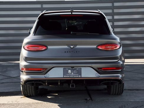 Used 2025 Bentley Bentayga image 16