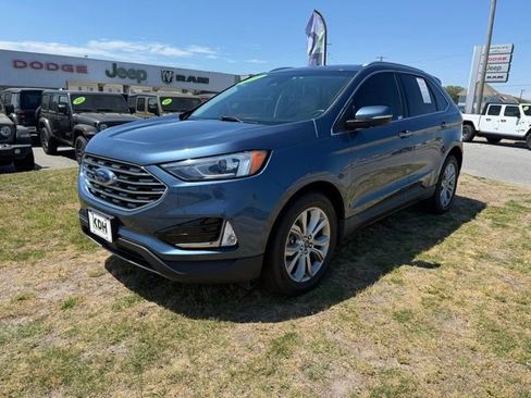 Used 2019 Ford Edge Titanium w/ Cold Weather Package image 3