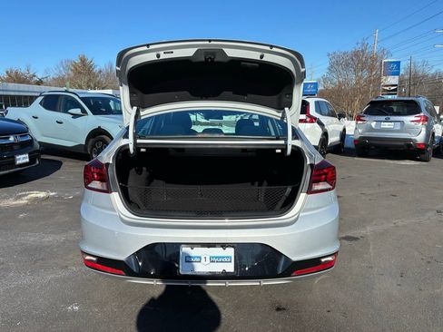 Used 2020 Hyundai Elantra SEL image 11