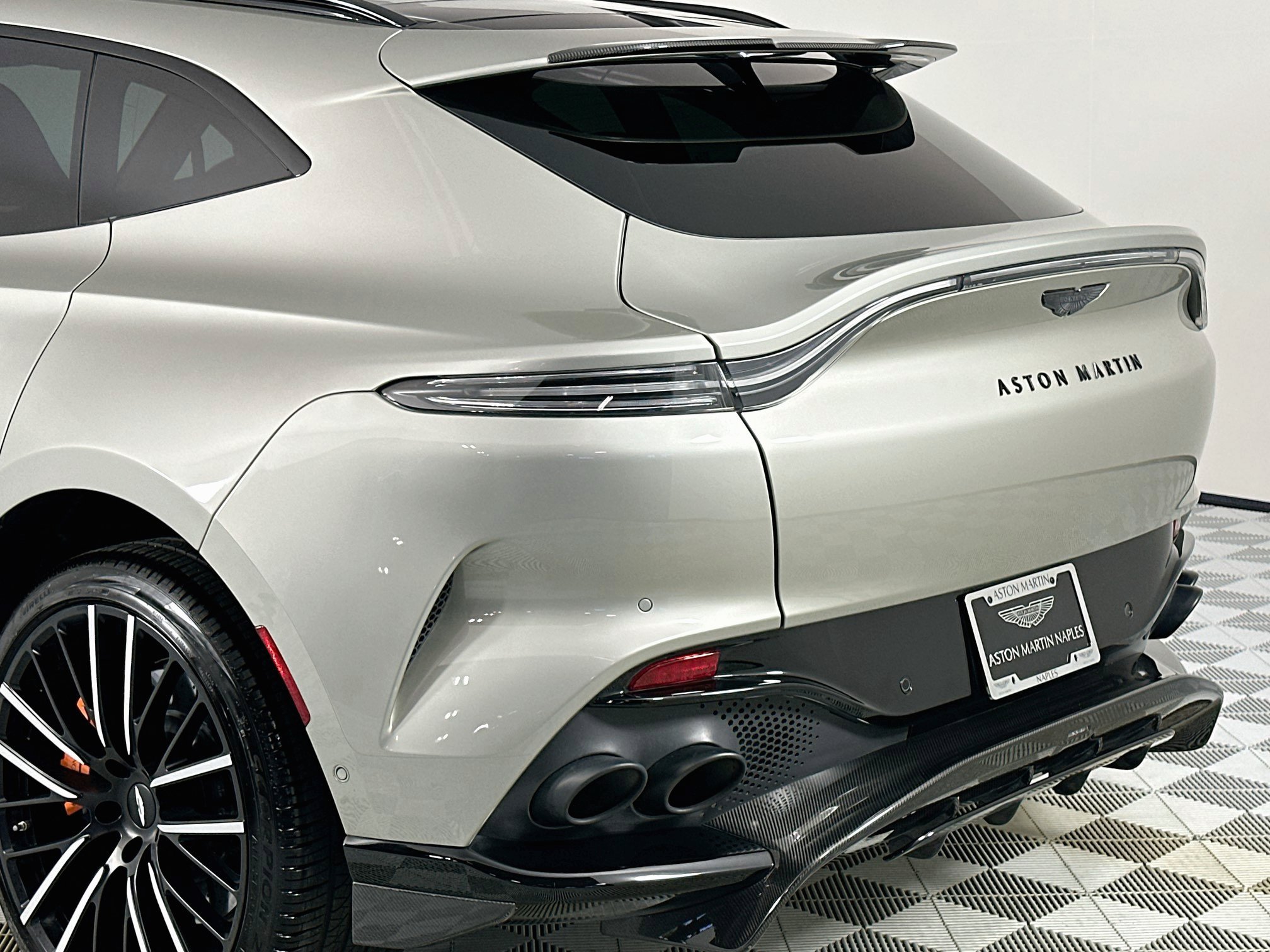 Used 2023 Aston Martin DBX 707 AWD/4WD image 8