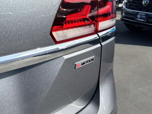 Certified 2022 Volkswagen Atlas SE image 6