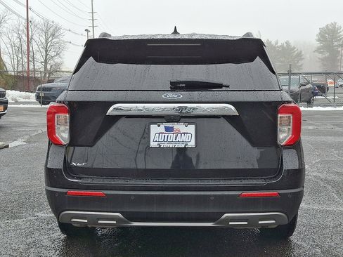 Used 2022 Ford Explorer XLT w/ Equipment Group 202A image 6
