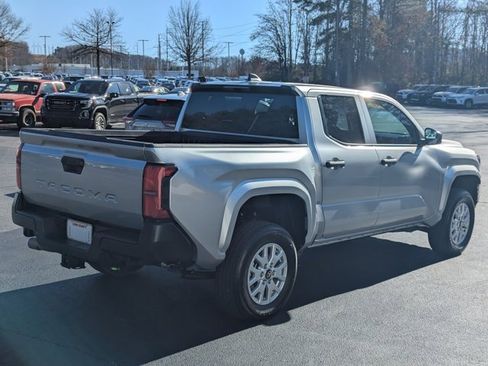 Used 2025 Toyota Tacoma SR image 7