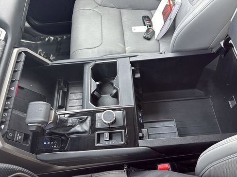 Used 2022 Toyota Tundra Limited AWD/4WD image 35