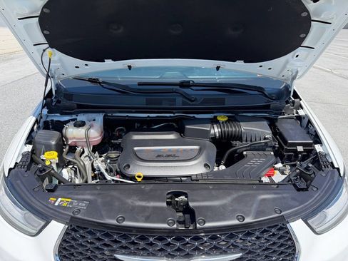Used 2023 Chrysler Pacifica Limited AWD/4WD image 22