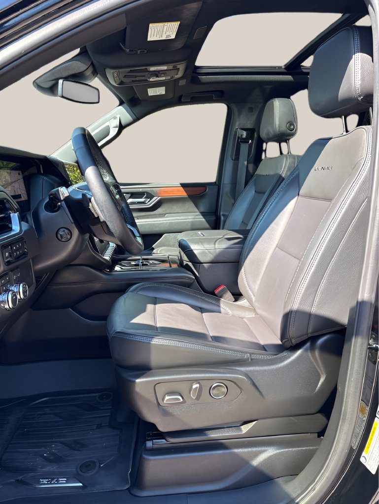 Used 2025 GMC Yukon Denali w/ Sun & Power Step Package AWD/4WD image 11
