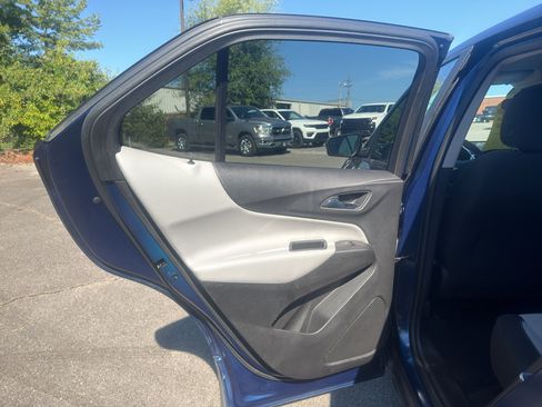 Used 2022 Chevrolet Equinox LS FWD image 26